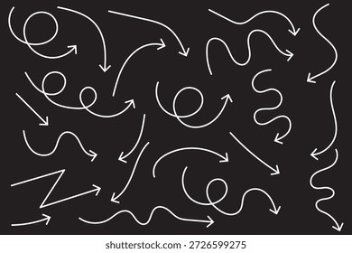 Conjunto de flechas negras dibujadas a mano sobre fondo blanco