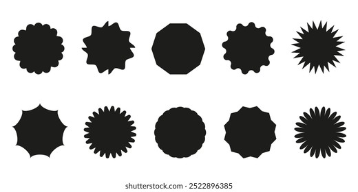 Satz schwarzer, leerer, runder Aufkleber auf isoliertem Hintergrund. Sternförmige Preisschilder. Abzeichen mit gewellter Kante. Silhouetten beschriften.