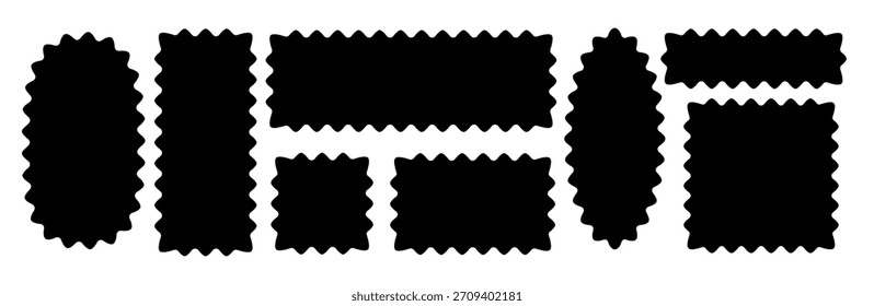 Un conjunto de etiquetas decorativas negras y etiquetas con bordes ondulados y dentados de vieira. Marcos de Vector de Formas irregulares, Cupones, marcos de sellos, cajas de texto vacías, insignias retro, pegatinas 