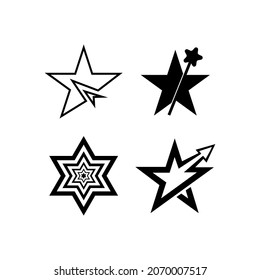 Conjunto de estrellas vectoriales dibujadas a mano negra en estilo doodle sobre fondo blanco.  Doodles negros aislados en el fondo blanco Vector EPS