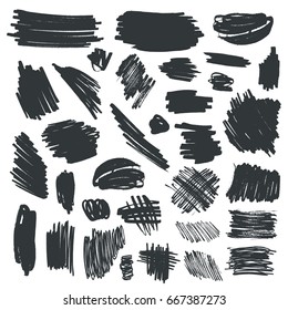 Conjunto de traçados e textura de pincel de tinta preta isolados no plano de fundo branco