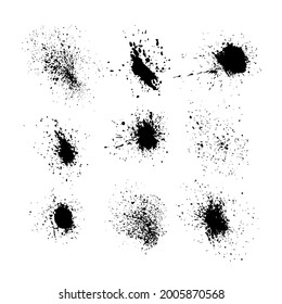 Juego de salpicaduras y gotas de tinta negra. Diferentes elementos de diseño de pulverización dibujados a mano. Blobs y salpicaduras. Ilustración vectorial aislada
