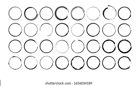 Set aus schwarzen, runden Grunge-Rahmen. Geometrische Sammlung leerer Grenzen. Vektorillustration.