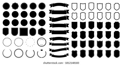 Conjunto de insignias y cintas redondas, triangulares y hexagonales negras. Ilustraciones vectoriales planas. Gran colección de marcos diferentes sobre fondo blanco. Hay un lugar para tu texto.