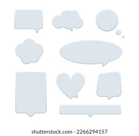 Conjunto de burbujas blancas de voz en blanco aisladas en segundo plano. Iconos de mensajes de chat de nube, corazón, forma de globo, cuadrado. Ilustración vectorial en estilo plano.