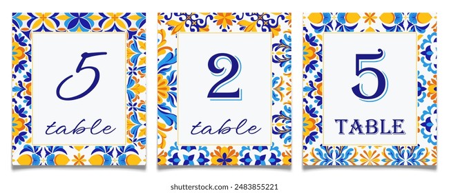 Set von blauen und gelben Fliesen Hochzeit Tischkarten. Mediterrane Brautdusche. Amalfi Coast Table Number Card druckbare Vorlage. Thematische Amalfi Küste Party Dekoration. Vektorillustration.