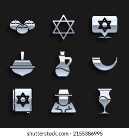 Set Flasche Olivenöl, orthodoxe jüdische Hut, jüdische Goblet, Traditionelles Widderhorn, Shofar, Torachbuch, Hanukah-dreidel, Star David und süße Bäckereisymbol. Vektorgrafik