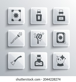 Set Bottle con poción, bola mágica, tarjetas Tarot, personal, escoba de brujas, libro de magia antiguo e icono. Vector
