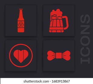 Fijar corbata, botella de cerveza con cuatro trébol de hojas, tazón de cerveza de madera y icono del día de San Patricio Feliz. Vector