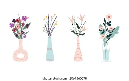 Flores primaverales brillantes en jarrones y botellas aisladas en un fondo blanco. Un montón de ramos. Conjunto de elementos decorativos de diseño floral. Dibujo vectorial plano de dibujos animados.