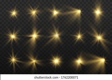 Juego de Estrella brillante. La luz amarilla brillante estalla en un fondo transparente. Sol brillante transparente, brillante. Centrar un flash brillante. Parpadeando mágicas partículas de polvo. El vector brilla.