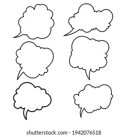 Conjunto de burbujas de comics de habla estilo doodle dibujado a mano. texto de burbuja de voz en blanco con ilustración vectorial de contorno negro. 