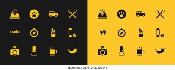 Juego de quemar partido con fuego, cartuchos, encendedor, taza de café, brújula, coche Safari, lugar de caza y Paw icono de búsqueda. Vector