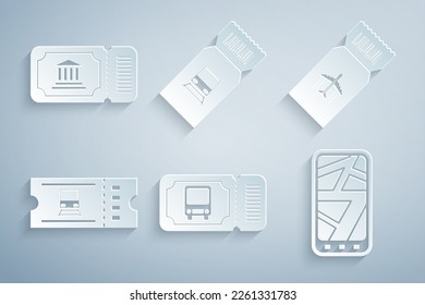 Ponga un billete de autobús, aerolínea, tren, infografía del mapa de la ciudad e icono del Museo. Vector