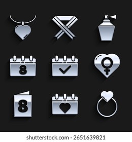 Calendario con 8 de marzo, anillos de boda, corazón de género femenino, tarjeta de felicitación, perfume y collar en forma de icono colgante. Vector