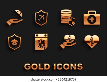 Ajuste el calendario con el escudo, el kit de primeros auxilios, el seguro de vida, la mano, el gorro de graduación, el dinero, el paraguas y el icono del avión. Vector