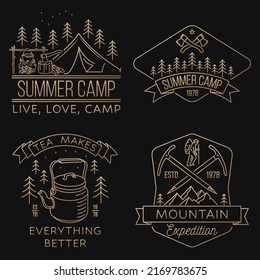 Juego de insignias de camping, parches. Ilustración vectorial. Concepto de camisa o logotipo, impresión, sello o tee. Diseño artístico de líneas antiguas con taza, tienda de campaña, olla en el fuego, hacha, montaña y bosque.
