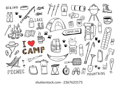 Conjunto de elementos de camping y senderismo en estilo doodle. Picnic, accesorios de viaje y equipo. Diseño de viajes. Aventura. Ilustración vectorial. Dibujado a mano. Ideal para impresiones, afiches, web, agitadores