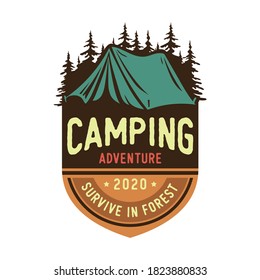 Conjunto de camping y logotipo al aire libre