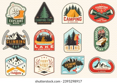 Juego de parche de camping, pegatina. Diseño de placa vectorial de aventura al aire libre. Diseño de tipografía vintage con cuchillos, oso en canoa, palo de fósforo, encendedor ardiente, excursionista, partido de hielo-hacha y bosque.