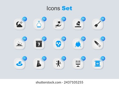 Set Candelabro, caja misteriosa, botella con poción, sombrero de bruja, pergamino mágico, daga, estrellas de la luna e icono de calavera. Vector