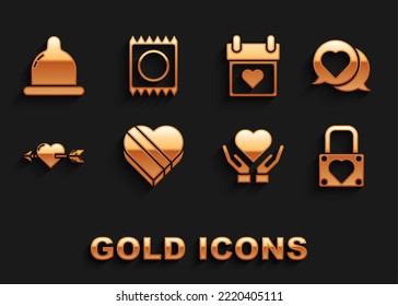 Ponga Candy en la caja con forma de corazón, burbuja de habla del corazón, Bloquear, de la mano, Amor con flecha, Calendario, Condón e icono del paquete. Vector