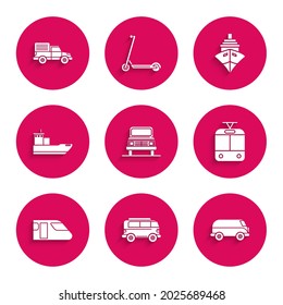 Ponga un icono de vehículo de camión de carga para automóvil, retro minivan, tranvía y ferrocarril, tren, barco de carga y envío. Vector