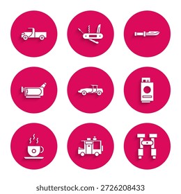 Set Car, Rv Camping Anhänger, Fernglas, Pass mit Ticket, Kaffeetasse, Kinokamera, Messer und Pickup LKW-Symbol. Vektorgrafik