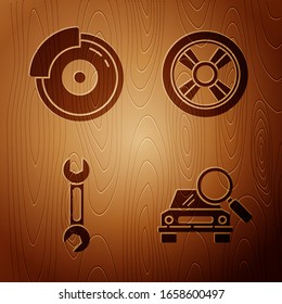 Ajuste la búsqueda en Camión, el disco de freno de Camión con pinza, llave y rueda de Camión sobre fondo de madera. Vector