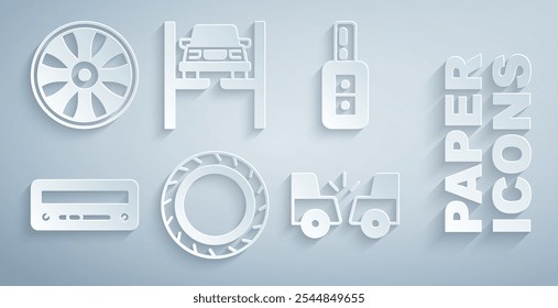 Conjunto de rueda de neumático de coche, llave con control remoto, audio, accidente, reparación de coches en la elevación y aleación para el icono. Vector