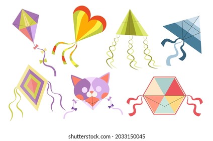 Juego de dibujos animados Kites de iconos vectores aislados. Juguetes de papel para niños con alas brillantes y cintas de arcoiris en la cola. Gato volador colorido, corazón, feliz símbolo del feriado de Makar Sankranty aislado en fondo blanco