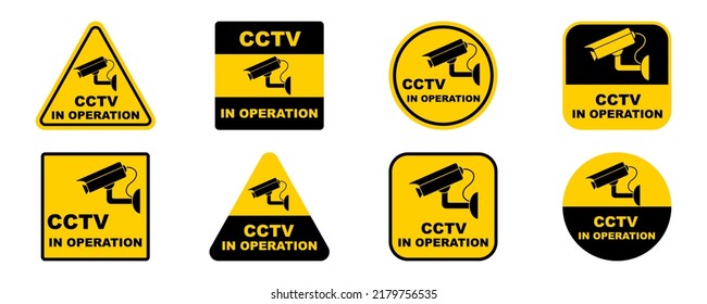 Ajustado con señales de cámara cctv. Vigilancia de video. Cámara en funcionamiento. Advertencia sobre la observación de vídeo. Pegatinas amarillas.
