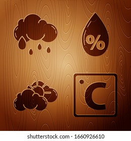 Setze Celsius, Wolke mit Regen, Sonne und Wolke Wetter und Wassertropfen prozentual auf Holzhintergrund. Vektorillustration