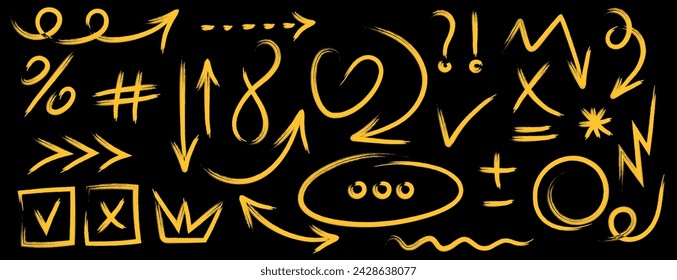 Conjunto de flechas de tiza, formas. Símbolos de carbón amarillo dibujados a mano para el diseño. Varias flechas curvas, remolinos, círculos, marcas de verificación, signos matemáticos. Vector doodle, tablero negro aislado