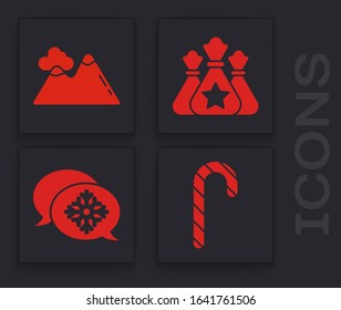 Ponga caña de caramelo de Navidad con rayas, montañas, regalo de bolso de Santa Claus y copo de nieve con icono de burbujas de habla. Vector