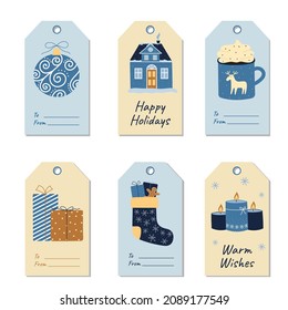 Juego de etiquetas de regalo de Navidad y festividades. Etiquetas con cajas de regalo, velas, casa de invierno, decoración de árboles de Navidad en colores azul y marrón.