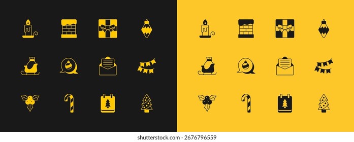 Conjunto de Navidades de juguete, bastón de caramelo con rayas, sobre, calendario de día, bola, caja de regalo, vela en llamas y chimenea icono. Vector