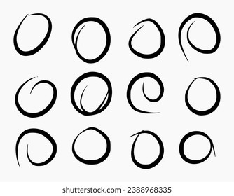 Conjunto de marcos de círculo con línea gruesa de pincel. Marco de esbozo dibujado a mano. Sencillas rondas negras garabateando círculos de línea.
