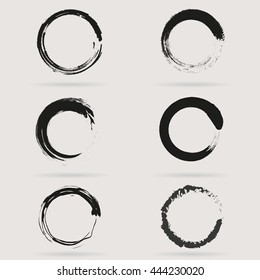 Set of Circles.  Vector set of grunge circle brush