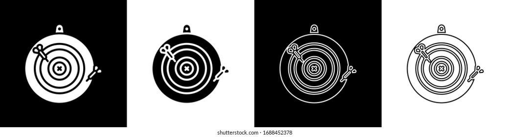 Ajuste el icono de flecha y la tarjeta de dardos clásica aislados en fondo blanco y negro. Cartel de tablero. Concepto de juego. Ilustración vectorial