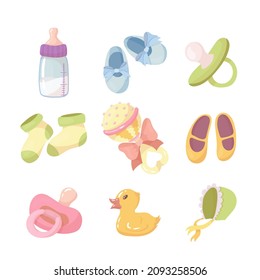 Un conjunto de ropas y accesorios para niños pequeños. Rattles para recién nacidos. Bienes para los niños. Ilustración vectorial aislada en fondo blanco.