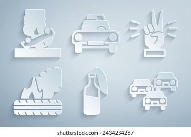 Set Cóctel molotov, mano que muestra dos dedos, llantas ardientes tendidas, embotellamiento de tráfico, parpadeo de coche de policía e icono de quemado. Vector