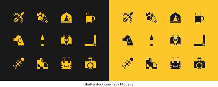 Kaffeetasse, Jägerstiefel, Binokulare, kugelsichere Weste, Touristenzelt, mittelalterliche Schleife und Pfeil- und Pfotensuche Icon. Vektorgrafik