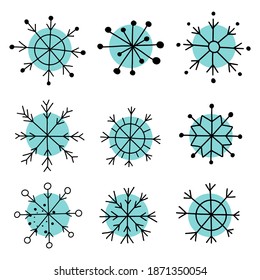 Set, Kollektion von handgezeichnet, handgefertigte Schneeflocken. Neun anders dekorierte Schneeflocken. Dekoration, Dekoration auf weißem Hintergrund. Fröhliches neues Jahr, frohe Weihnachten, Weihnachtsdoodles EPS Vektorgrafik