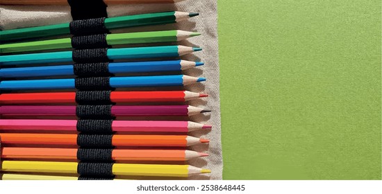 Um conjunto de lápis de cor. Desenhando lápis. Um conjunto de lápis de cor para a escola. Paleta brilhante de cores. Lápis em uma caixa de lápis.