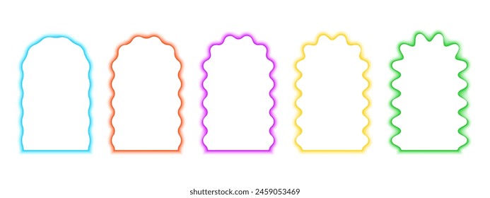 Conjunto de marcos de arco de colores con bordes ondulados. Formas de arco con bordes ondulados en efecto aura borrosa. Marcos de referencia o de portal, cuadros de texto vacíos aislados sobre fondo blanco. Ilustración vectorial.