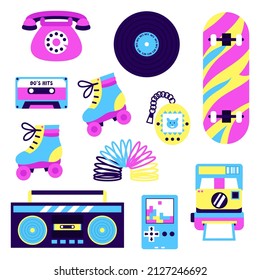 Conjunto de elementos coloridos al estilo de los años 90. Colección de elementos retro de cultivo pop de los años 90 - skate, boombox, disco de vinilo, cinta cassette, tamagotchi, resorte Aislado sobre un fondo blanco.