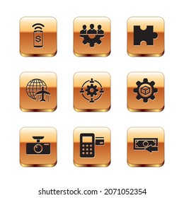 Establecer pago sin contacto, DVR de coches, terminal Pos, concepto de externalización, Globe con avión volador y icono de la pieza del rompecabezas. Vector
