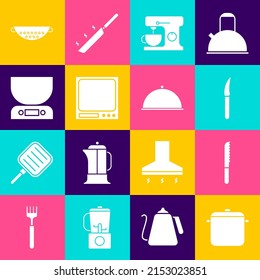 Set Kochtopf, Brotmesser, Messer, Elektrischer Mixer, elektronische Waage, Küchenfarben und mit Tray-Icon überzogen. Vektorgrafik