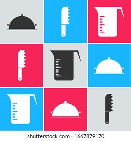 Ajuste Cubierto con una bandeja de comida, cuchillo de pan e icono de la taza de medida. Vector
